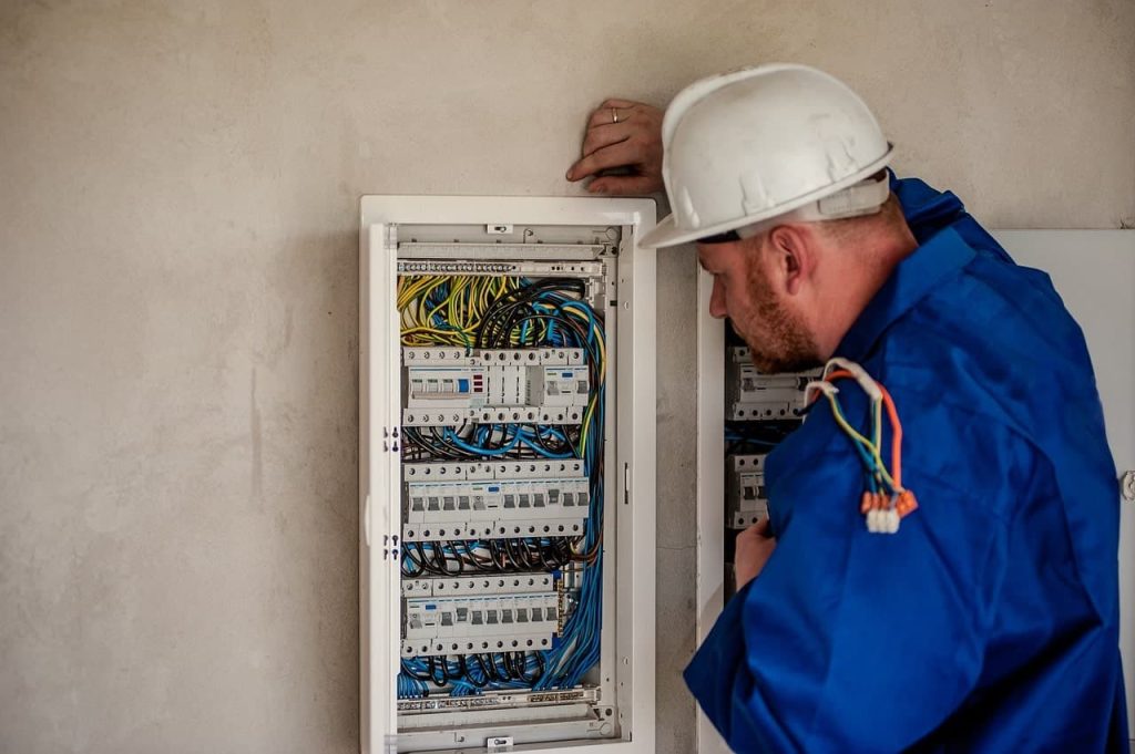 Why You Should Hire Electrical Contractors In Oklahoma City, OK